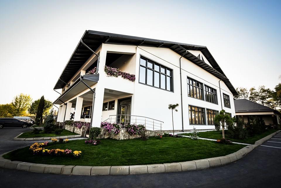 Condor Resort Dulcesti Εξωτερικό φωτογραφία